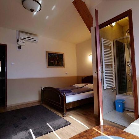 Nyilas Fogado Hotel นีเรกฮาซา ภายนอก รูปภาพ