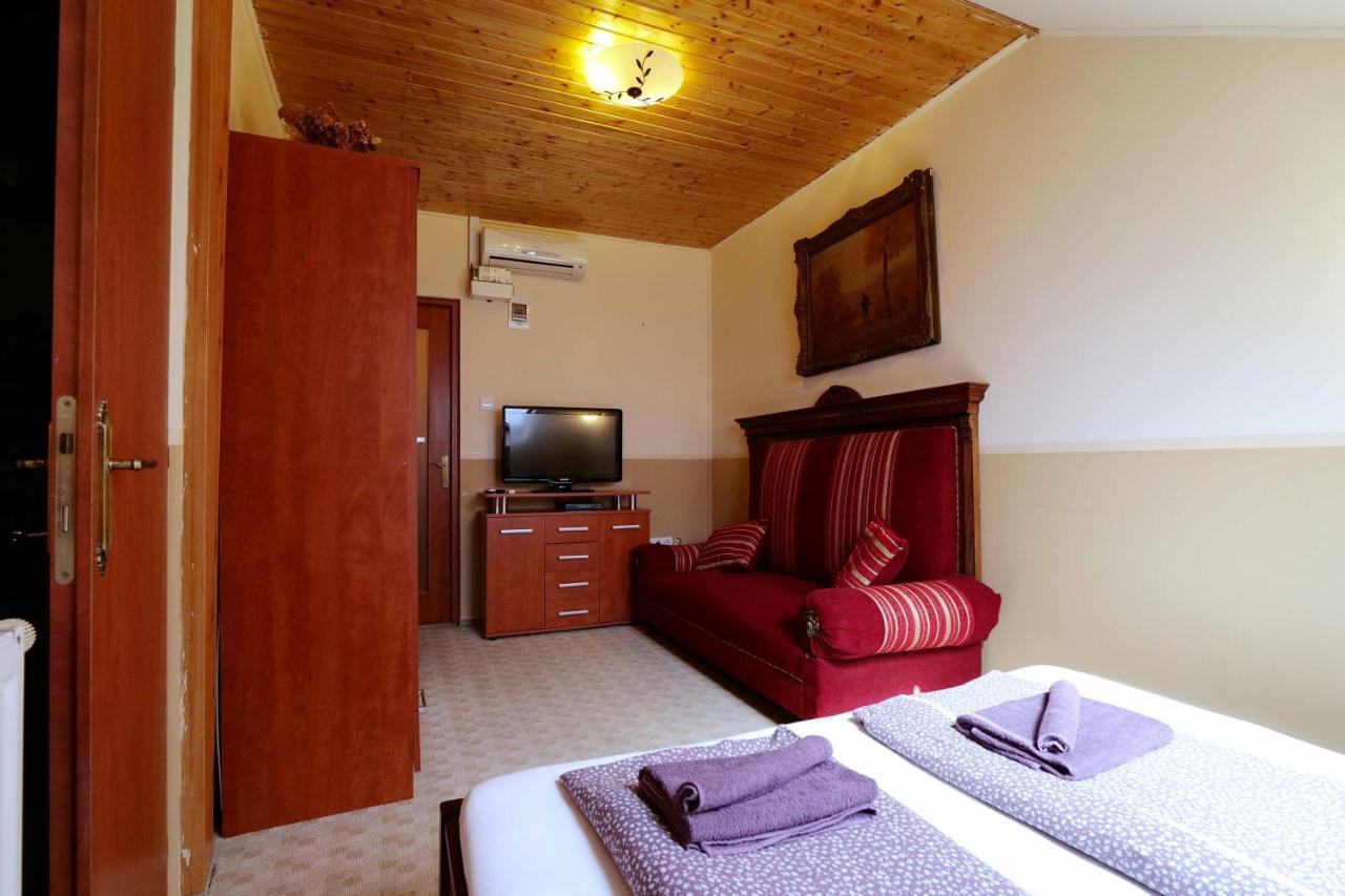 Nyilas Fogado Hotel นีเรกฮาซา ภายนอก รูปภาพ