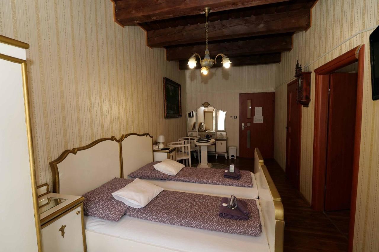 Nyilas Fogado Hotel นีเรกฮาซา ภายนอก รูปภาพ