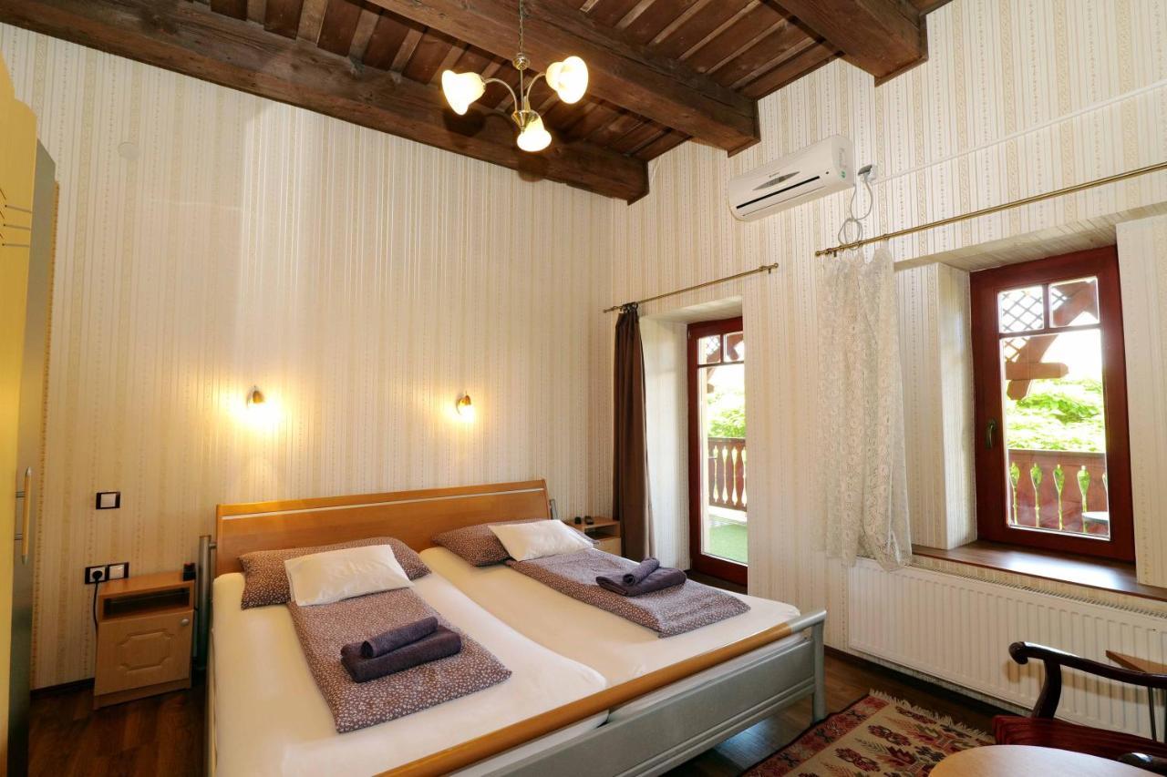 Nyilas Fogado Hotel นีเรกฮาซา ภายนอก รูปภาพ