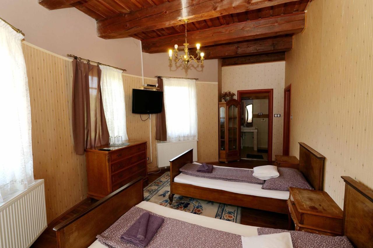 Nyilas Fogado Hotel นีเรกฮาซา ภายนอก รูปภาพ