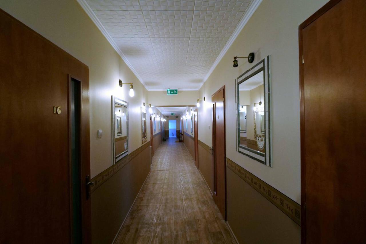 Nyilas Fogado Hotel นีเรกฮาซา ภายนอก รูปภาพ