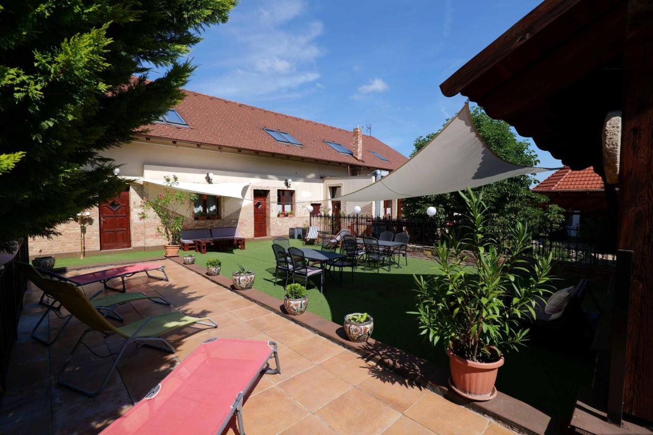 Nyilas Fogado Hotel นีเรกฮาซา ภายนอก รูปภาพ