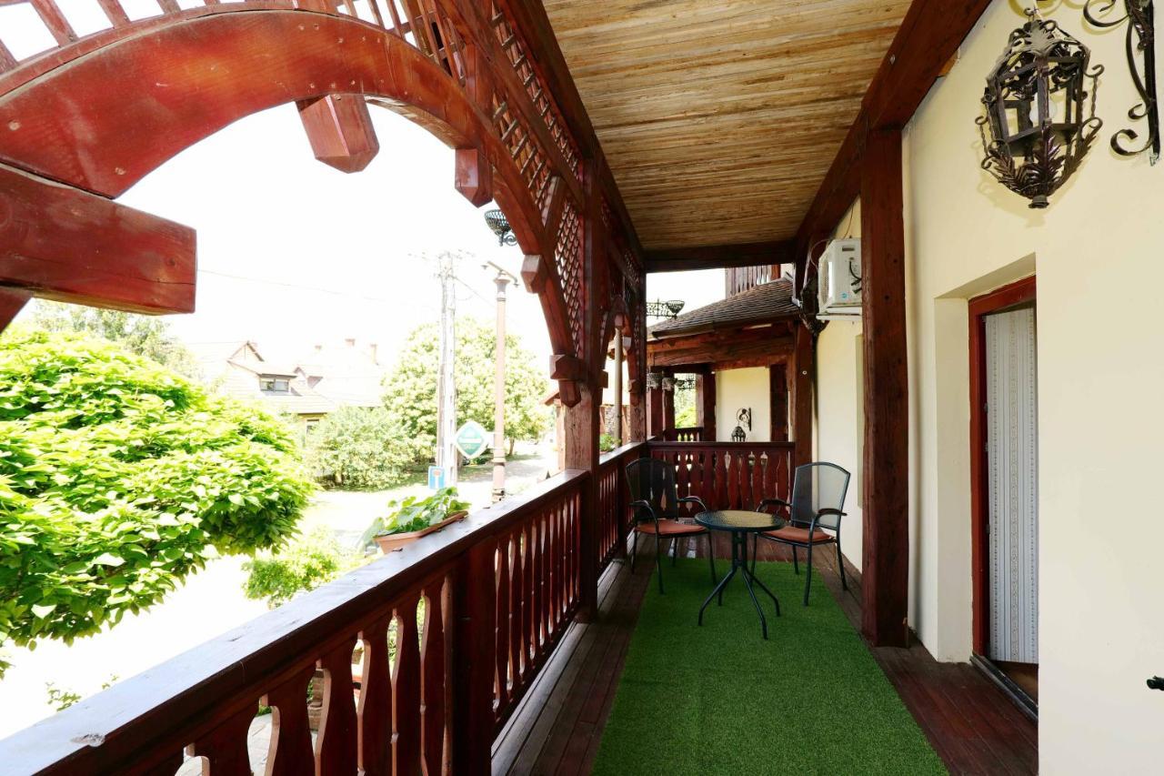 Nyilas Fogado Hotel นีเรกฮาซา ภายนอก รูปภาพ