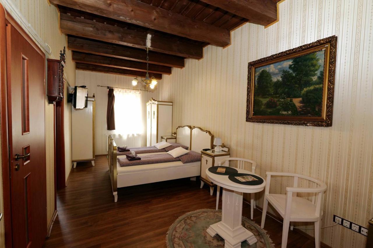 Nyilas Fogado Hotel นีเรกฮาซา ภายนอก รูปภาพ